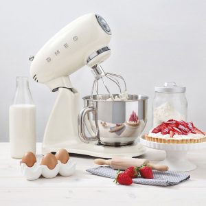 همزن کاسه دار تمام رنگ  smeg SMF03